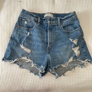 Abercrombie the mom short